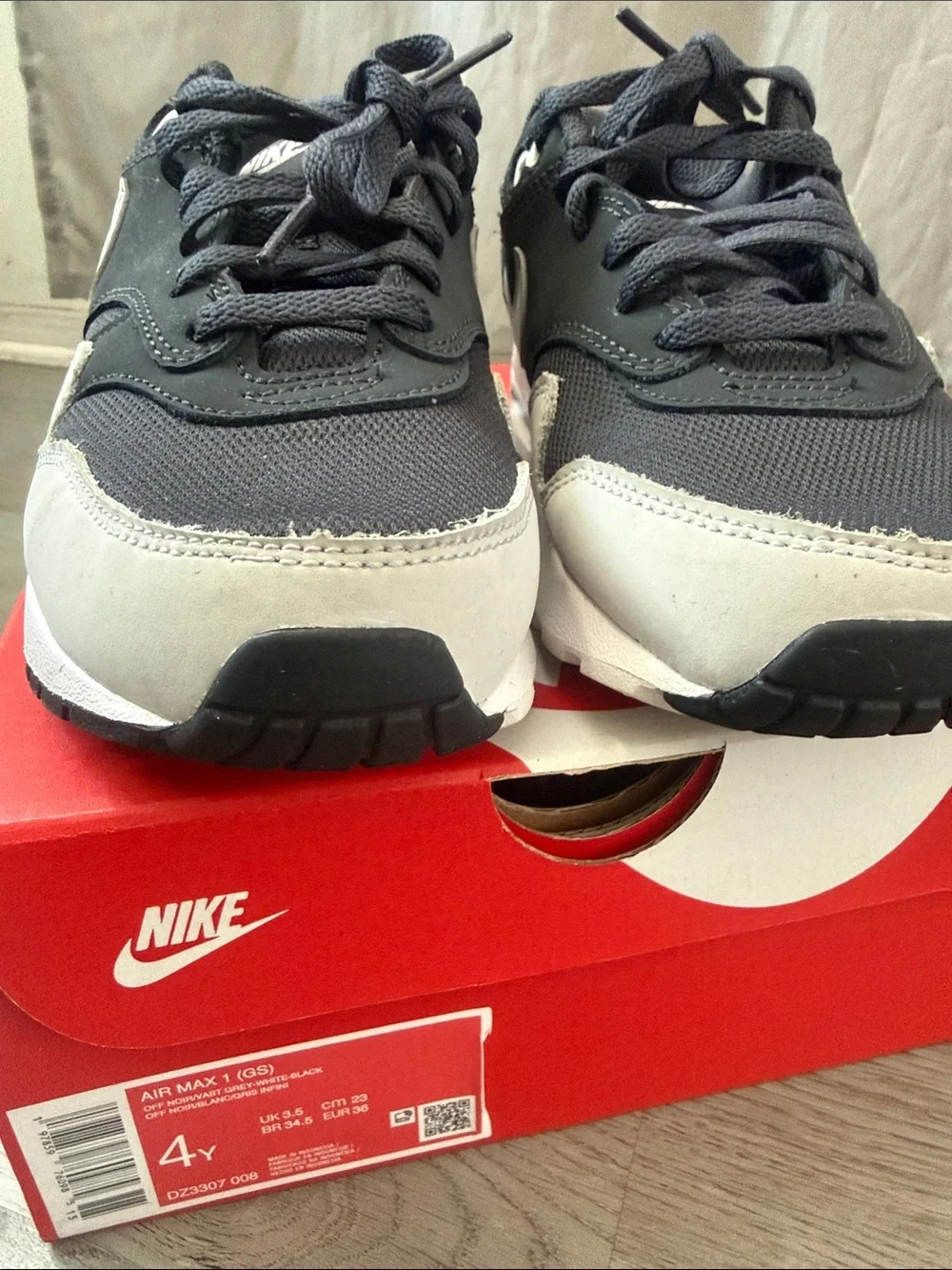 NIKE AIR MAX 1 GRADE SCHOOL SIZE 4